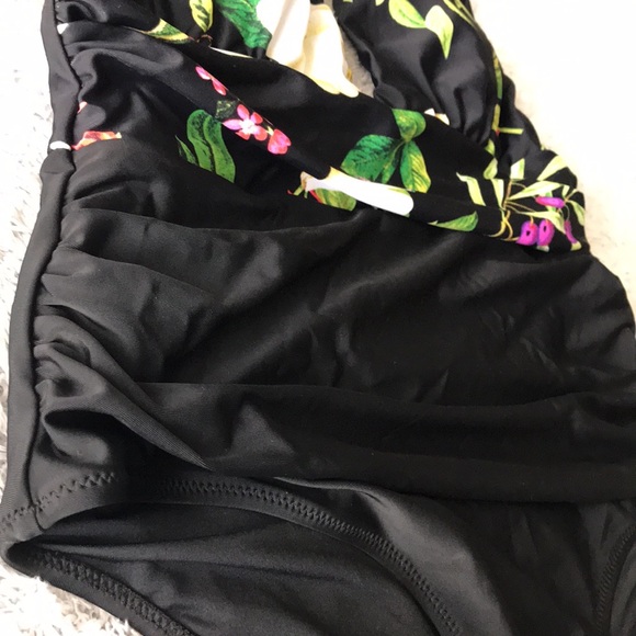 NWT Cupshe Halter One Piece Swimsuit - Picture 4 of 9